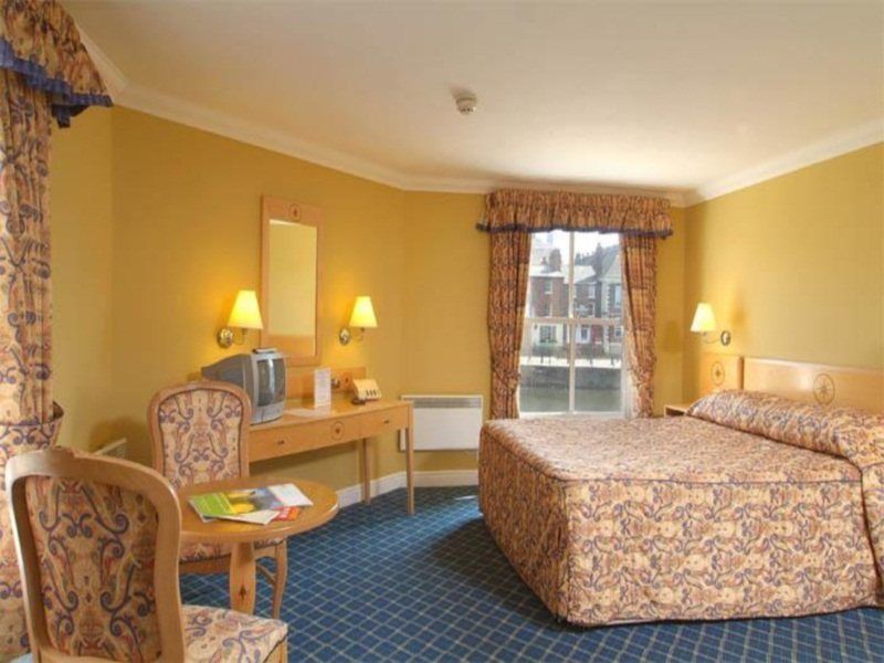 The Queens Hotel York Exterior photo